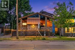 2438-2440 UNIVERSITY AVENUE West Windsor, ON N9B 1E9