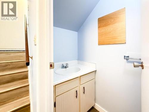 18-20 Harper Street, Faro, YT 