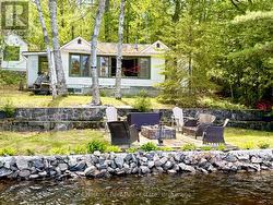 Cottage with fire pit area in front - 