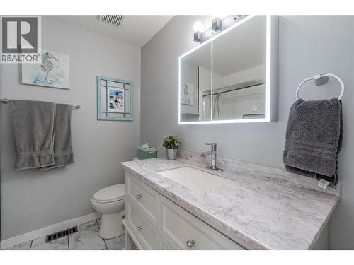 4-piece bath - main level - 6763 Meadows Drive, Oliver, BC - Indoor Photo Showing Bathroom