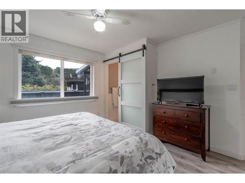 Primary bedroom - 6763 Meadows Drive, Oliver, BC - Indoor Photo Showing Bedroom
