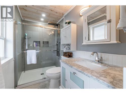 Primary bedroom ensuite - 6763 Meadows Drive, Oliver, BC - Indoor Photo Showing Bathroom