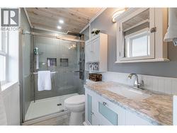 Primary bedroom ensuite - 