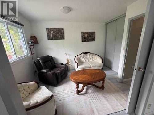 14 Albert St, Elliot Lake, ON 