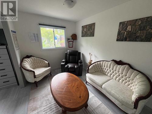 14 Albert St, Elliot Lake, ON 