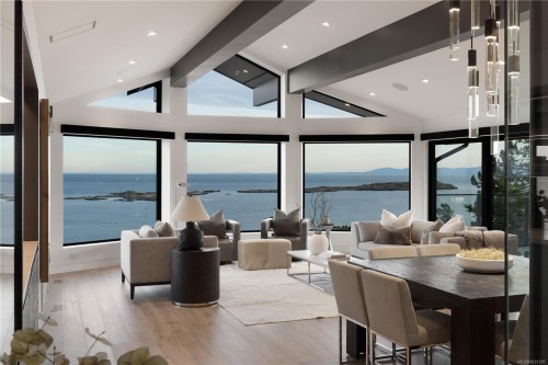 121 Denison Rd, Oak Bay, BC 
