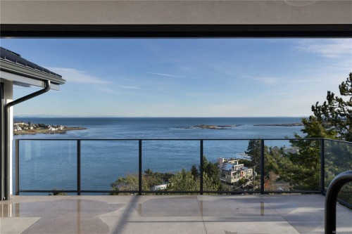 121 Denison Rd, Oak Bay, BC 