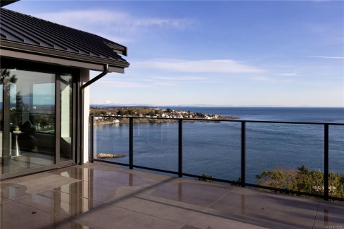 121 Denison Rd, Oak Bay, BC 