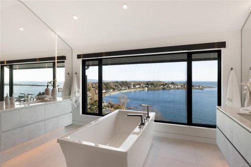 121 Denison Rd, Oak Bay, BC 