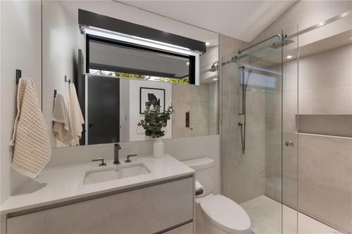 121 Denison Rd, Oak Bay, BC 