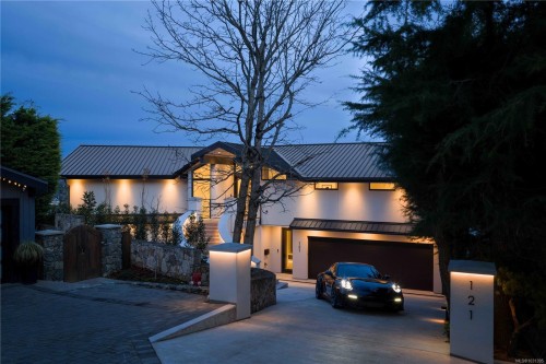 121 Denison Rd, Oak Bay, BC 