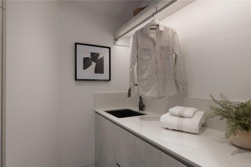 121 Denison Rd, Oak Bay, BC 