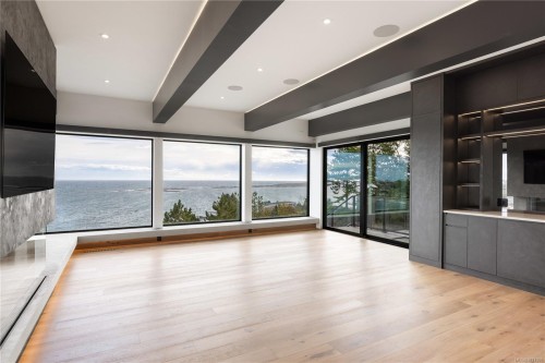 121 Denison Rd, Oak Bay, BC 