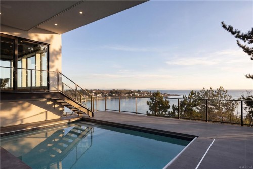 121 Denison Rd, Oak Bay, BC 