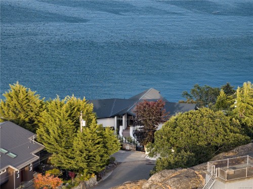 121 Denison Rd, Oak Bay, BC 