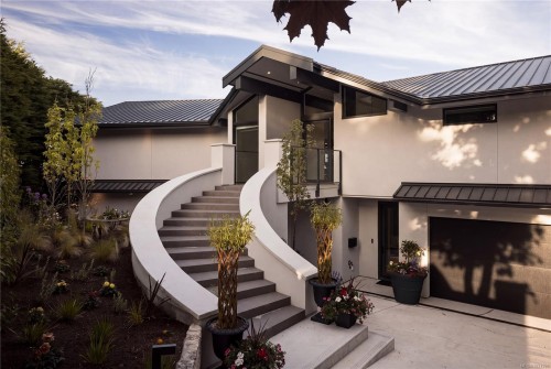 121 Denison Rd, Oak Bay, BC 