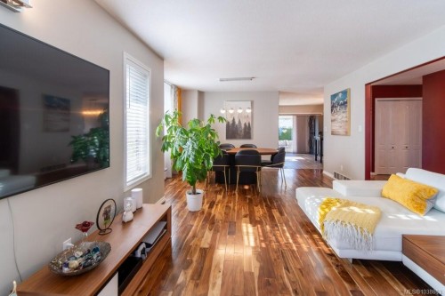 749 Marchmont Rd, Duncan, BC 