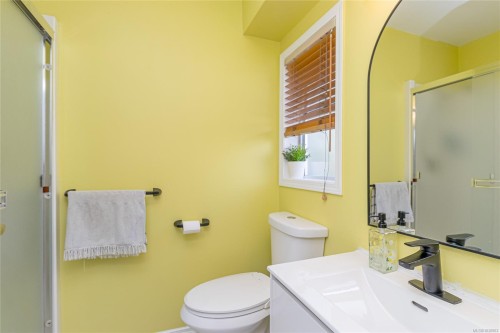 749 Marchmont Rd, Duncan, BC 