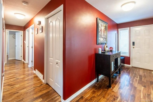 749 Marchmont Rd, Duncan, BC 