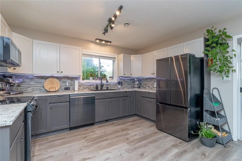 749 Marchmont Rd, Duncan, BC 