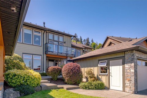 #102-5418 Jacobs Lane, Nanaimo, BC 