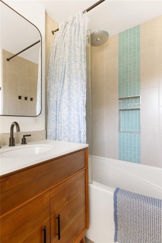 2887 Colquitz Ave, Saanich, BC 