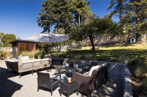 2887 Colquitz Ave, Saanich, BC 