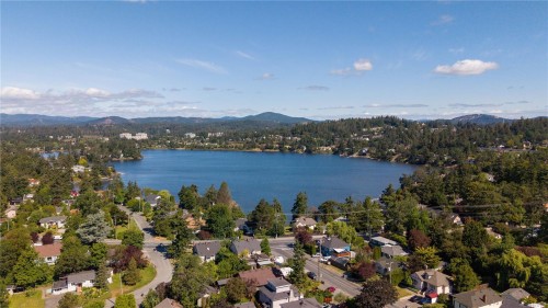 2887 Colquitz Ave, Saanich, BC 