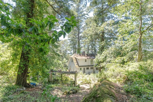 1254 Burnside Rd West, View Royal, BC 