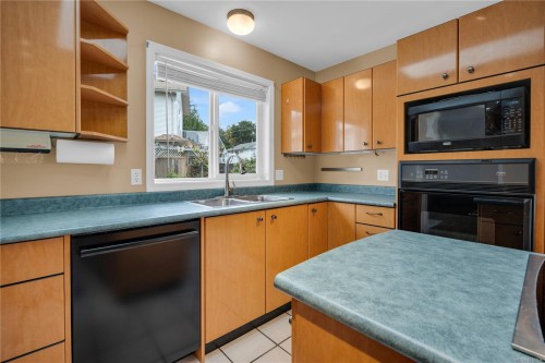 8008 Glenhurst Dr North, Crofton, BC 