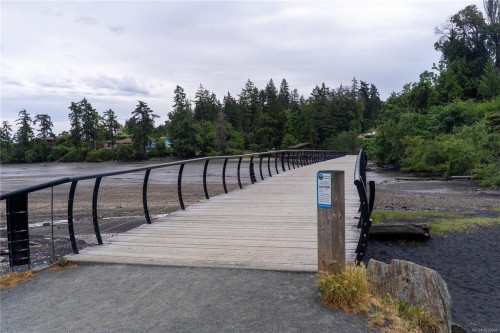 8008 Glenhurst Dr North, Crofton, BC 