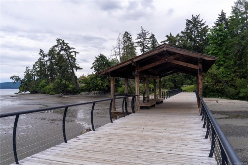 8008 Glenhurst Dr North, Crofton, BC 