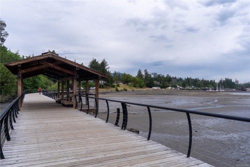 8008 Glenhurst Dr North, Crofton, BC 