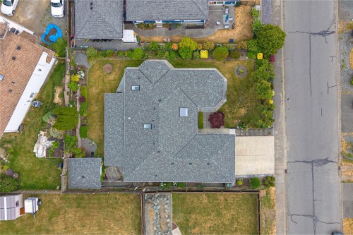 8008 Glenhurst Dr North, Crofton, BC 