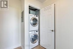 Ensuite Laundry - 
