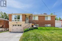 112 LUXURY AVENUE Bradford West Gwillimbury, ON L3Z 1T4