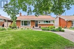 767 ADAMS AVENUE  Ottawa, ON K1G 2Y1