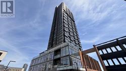 807 - 5 QUARRINGTON LANE Toronto, ON M3C 0S5