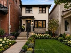 453 JONES AVENUE Toronto, ON M4J 3G7