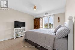 Bedroom 1 - 