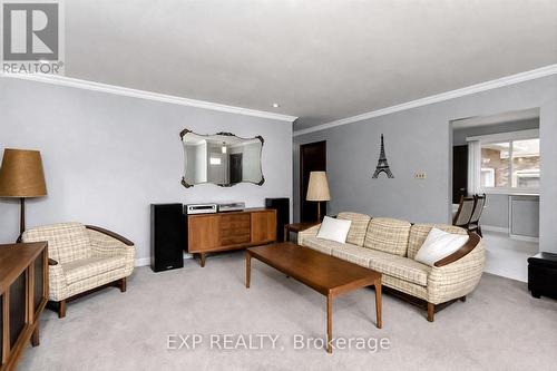 28 Denrich Avenue, Tillsonburg, ON - Indoor Photo Showing Living Room