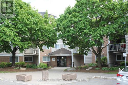 203 - 260 BRITTANY DRIVE  Ottawa, ON K1K 4M2