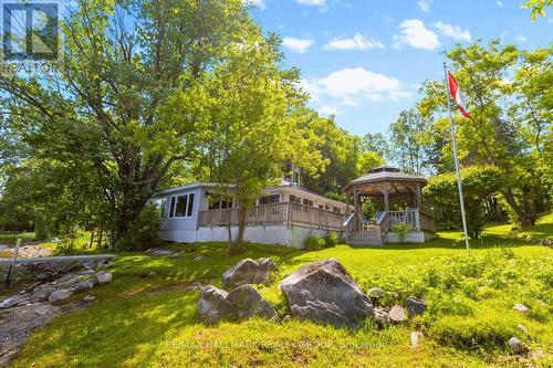 Secluded cottage tucked among greenery - 118 Hall Shore Road, Lanark Highlands, ON 