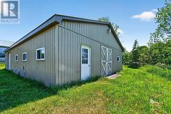 Large out building  Stalls Workshop & Tractor shed - 