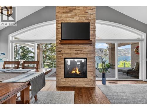6650 Finch Road, Lake Country, BC - Indoor Photo Showing Living Room With Fireplace