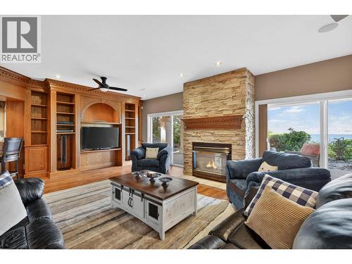6650 Finch Road, Lake Country, BC - Indoor Photo Showing Living Room With Fireplace