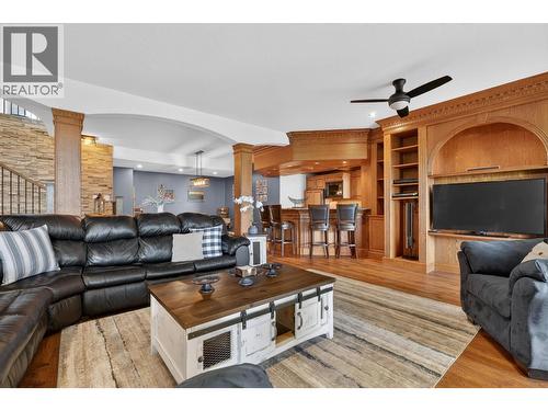 6650 Finch Road, Lake Country, BC - Indoor Photo Showing Living Room
