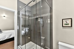 Salle de bains attenante à la CCP - 