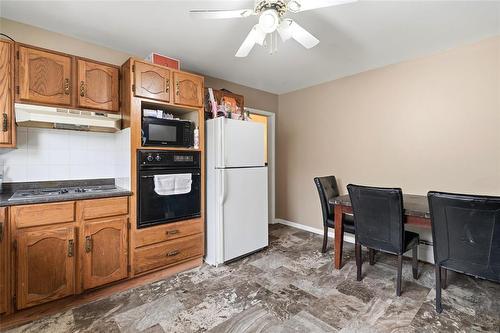478 Hartford Avenue, Winnipeg, MB - Indoor Photo Showing Kitchen
