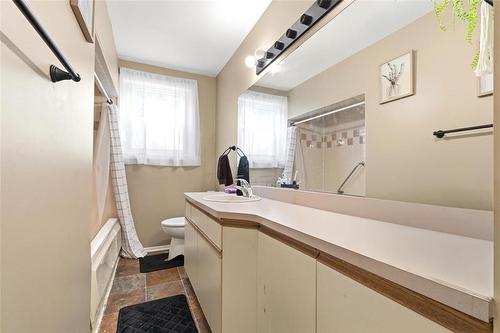 478 Hartford Avenue, Winnipeg, MB - Indoor Photo Showing Bathroom